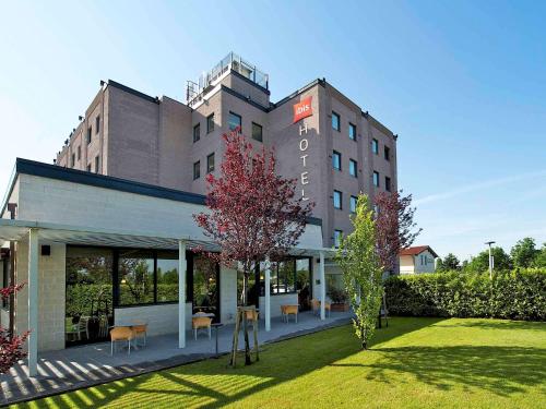 Фотография гостиницы Hotel Ibis Firenze Prato Est