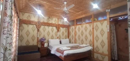 Фотография мини отеля Houseboat New Suzan