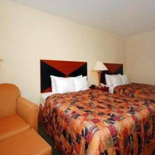 Фотографии гостиницы 
            Sleep Inn & Suites by Choice Hotels I-95 Newest Hotel in Town - 45 Item Hot Breakfast Buffet - Sparkling Saltwater Mineral Pool until 2AM - Shoeshine - Popcorn and Fresh Baked cookies - Chiropractor Certified Beds with Bedside Candy - Book Now and Save