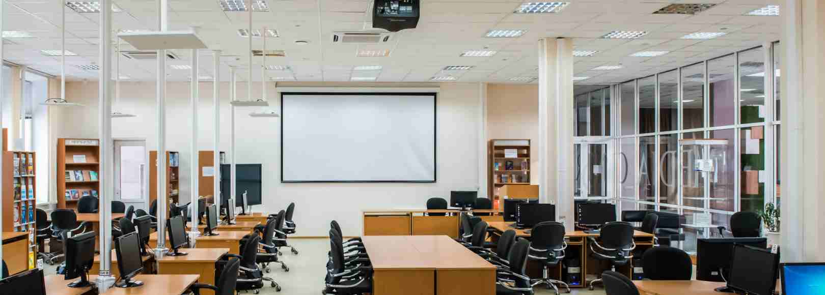 Фотография конференц-зала Зал Б4-08 Научной библиотеки СФУ