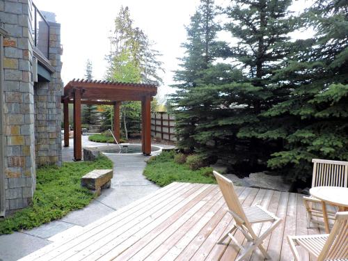 Фотография апарт отеля Luxurious Condo with Spa, Steam Room & Hot Tub hosted by Fenwick Vacation Rentals