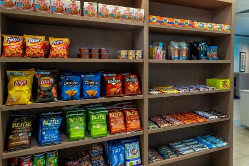 Фотографии гостиницы
Holiday Inn Express & Suites - Las Vegas - E Tropicana, an IHG Hotel