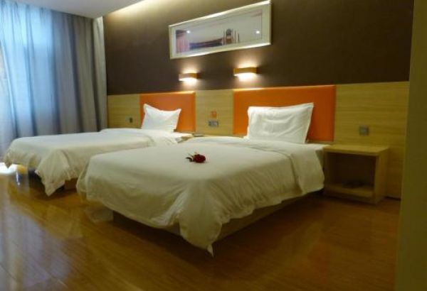 Фотография гостиницы 7Days Premium Delingha Center Plaza Branch