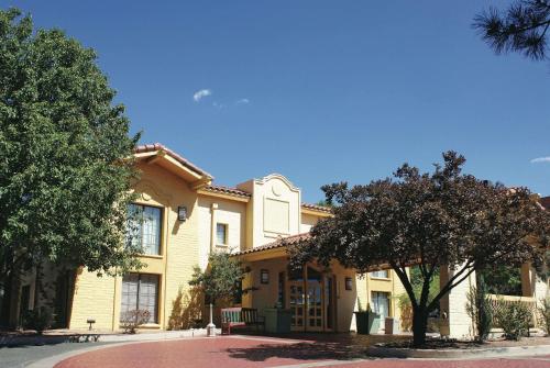 Фотография гостиницы La Quinta Inn by Wyndham Albuquerque Northeast