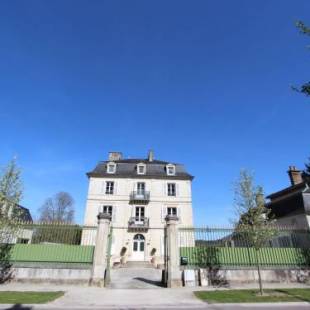 Фотографии гостевого дома 
            Heritage Castle in Bar-sur-Seine near River