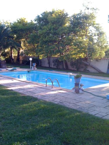 Фотография гостевого дома LE BONHEUR AVEC PISCINE ET JARDIN