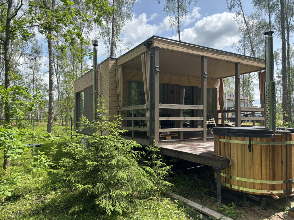 Фотография Коттеджа Частный дом с камином и потрясающим видом на лес