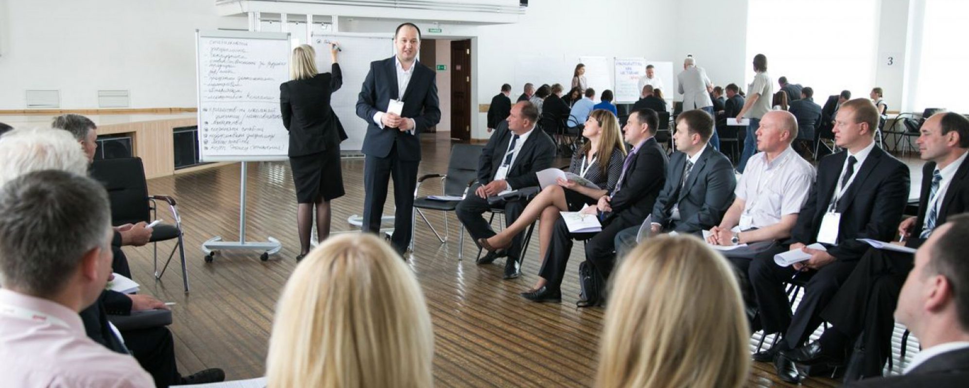 Фотографии конференц-зала Паркетный зал ДК железнодорожников