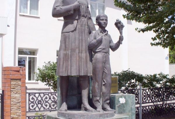 Фотография памятника Памятник Первой учительнице