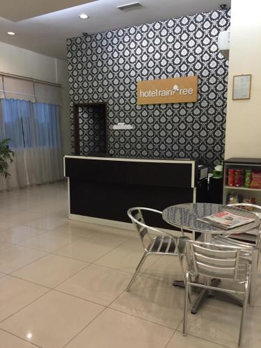 Фотография гостиницы Raintree Hotel