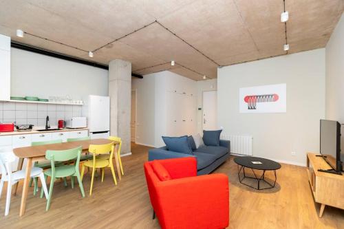 Фотография гостевого дома Stylish 2 BR 2 Balconies Apartment In Old Tbilisi