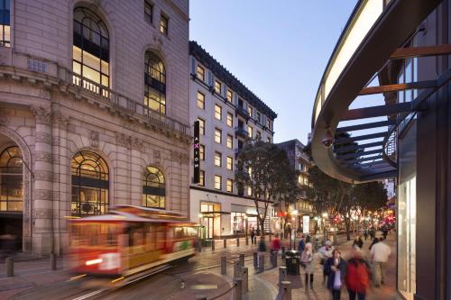 Фотография гостиницы Axiom Hotel