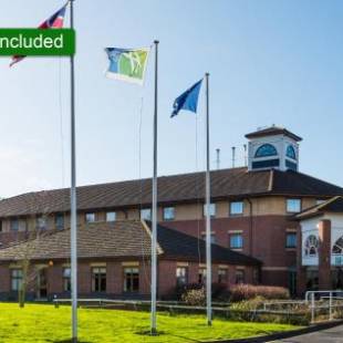 Фотографии гостиницы 
            Holiday Inn Express Warwick - Stratford-upon-Avon, an IHG Hotel