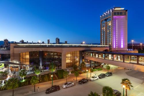 Фотография гостиницы Delta Hotels by Marriott Burnaby Conference Centre