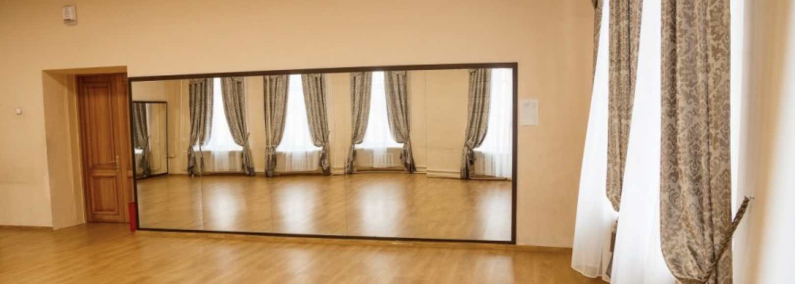 Фотография конференц-зала Зал Зеркальный Дома офицеров