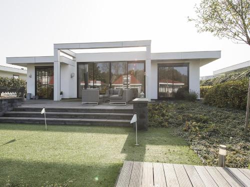 Фотография гостевого дома Cozy Holiday Home in Harderwijk with Jetty