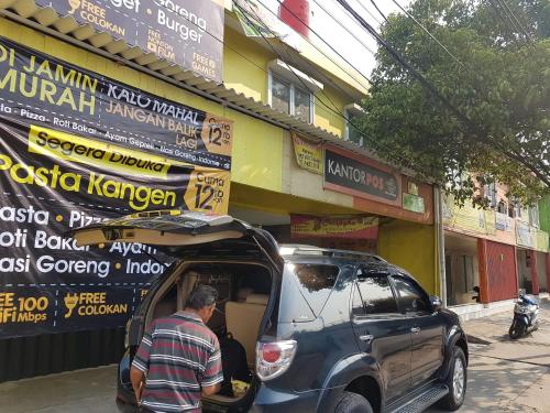 Фотография гостиницы Vaccinated Staff - OYO 1868 J&b Room Pramuka