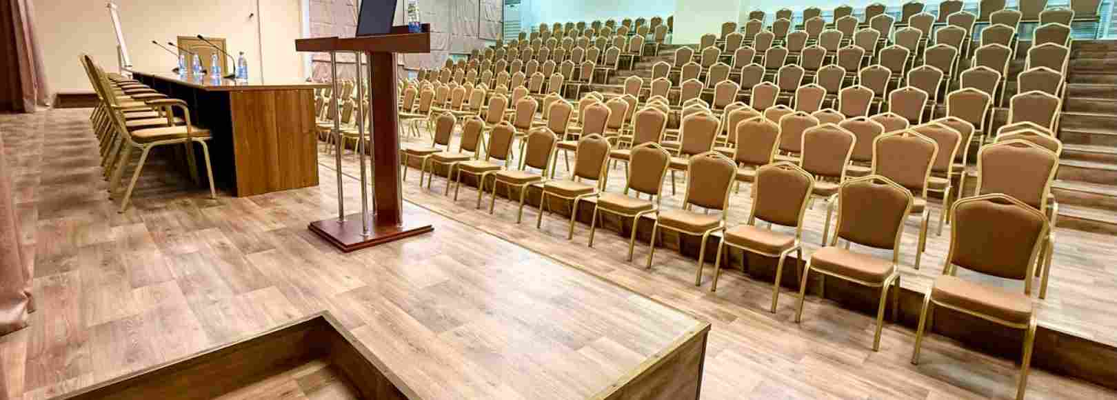 Фотография конференц-зала Конгресс-центра Дом науки и техники на 250 человек