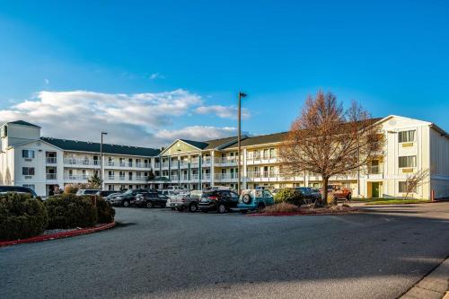 Фотография мотеля HomeTowne Studios by Red Roof Spokane - Valley