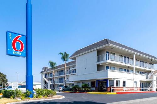 Фотография гостиницы Motel 6-Anaheim, CA - Fullerton East