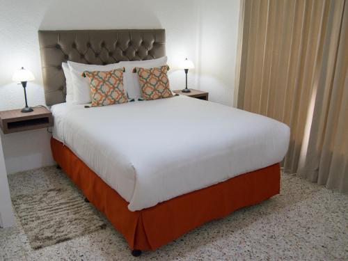 Фотография мини отеля In & Out Hotel