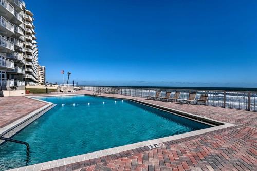 Фотографии гостевого дома 
            Oceanfront Home with Balcony Steps to Daytona Beach