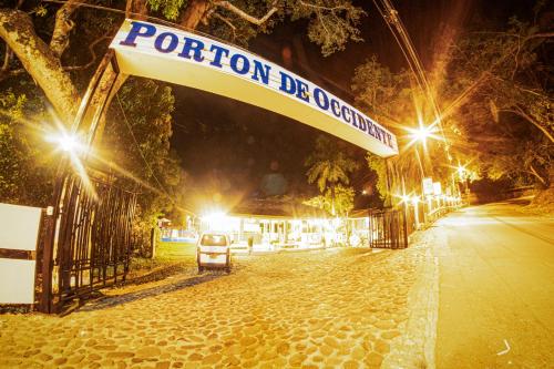 Фотографии гостиницы 
            Hotel Porton de Occidente