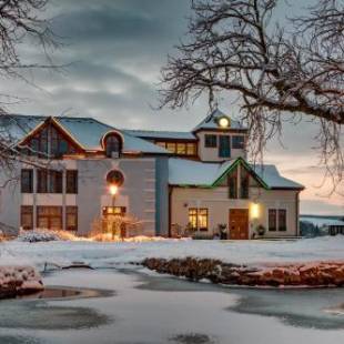 Фотография гостиницы Darovanský Dvůr - Wellness & Golf Hotel