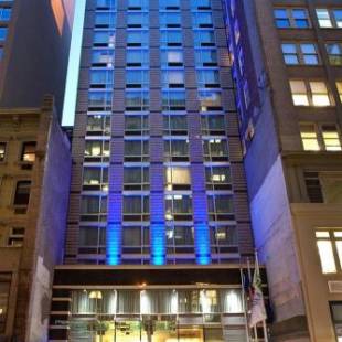 Фотографии гостиницы 
            Holiday Inn Express - Times Square South, an IHG Hotel