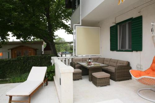 Фотография гостевого дома Family friendly apartments with a swimming pool Kastel Luksic, Kastela - 15773