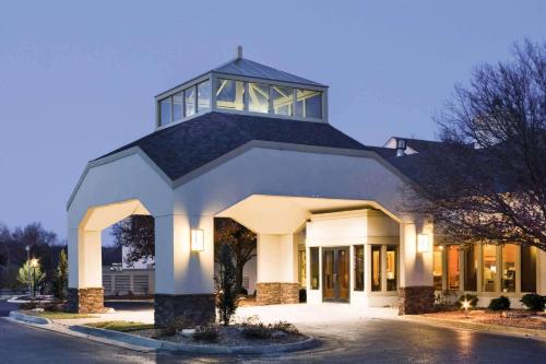 Фотография гостиницы Quality Inn & Suites Albuquerque Downtown University