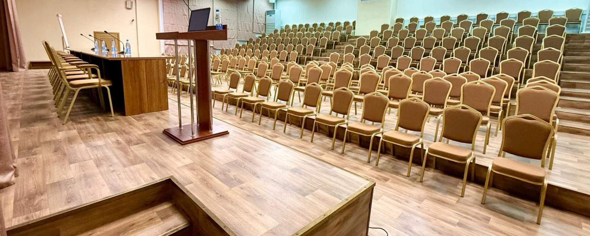 Фотографии конференц-зала Конгресс-центра Дом науки и техники на 250 человек