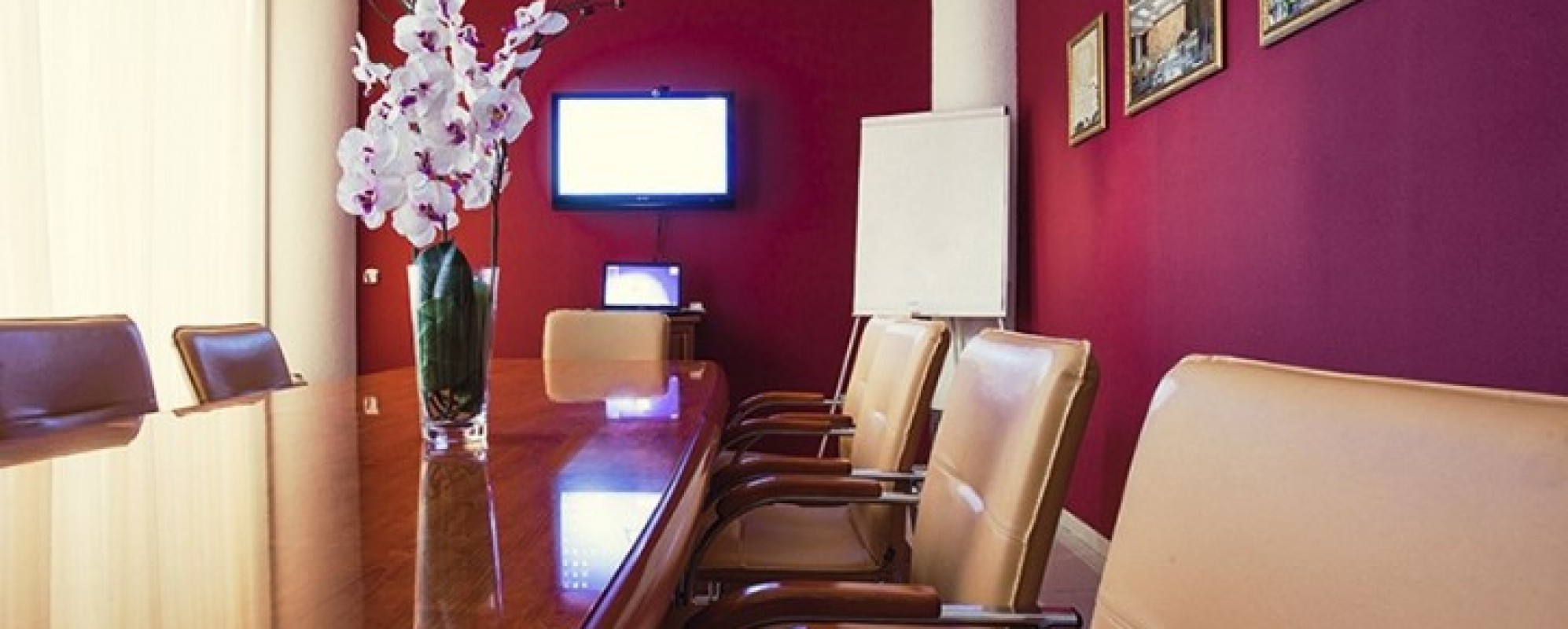 Фотографии комнаты для переговоров Потири