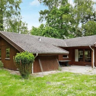 Фотография гостевого дома Four-Bedroom Holiday home in Rørvig 2