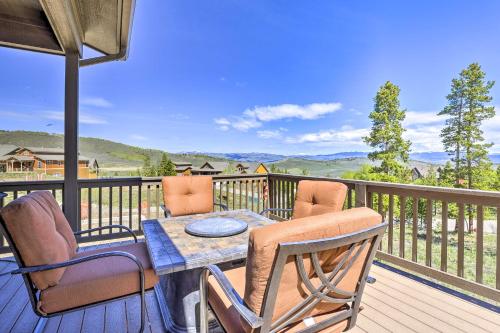 Фотография гостевого дома Ski-In and Ski-Out Granby Gem with Gas Grill and Fire Pit!