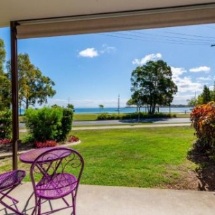 Фотография гостевого дома Ground Floor with water views and pool!