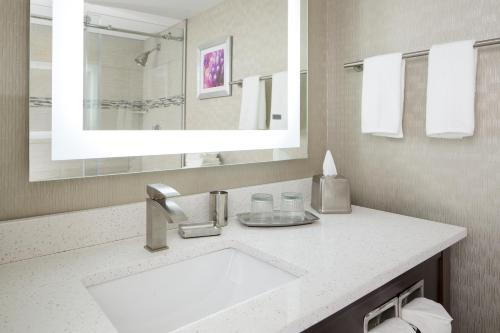 Фотография гостиницы Crowne Plaza Chicago SW - Burr Ridge, an IHG Hotel