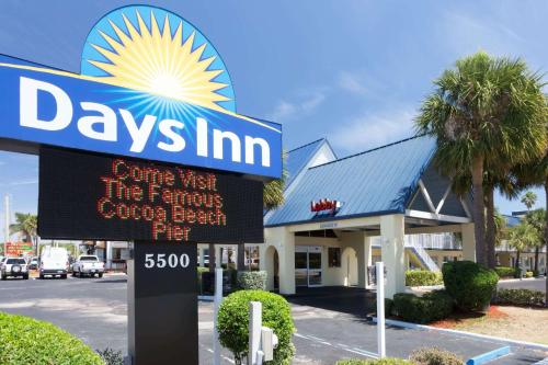 Фотография мотеля Days Inn by Wyndham Cocoa Beach Port Canaveral