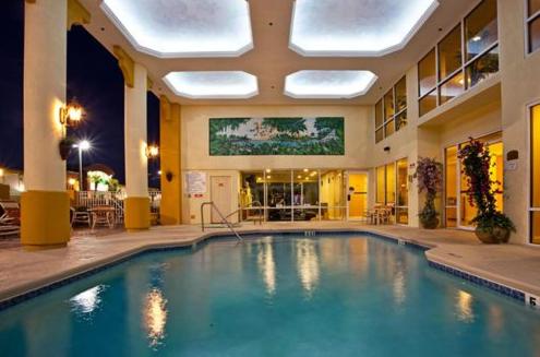 Фотография гостиницы Holiday Inn Express Hotel & Suites Cocoa Beach, an IHG Hotel