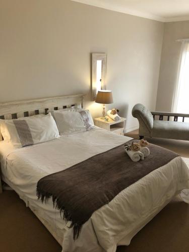 Фотография гостевого дома Southerncross Beach House with a Million Dollar View