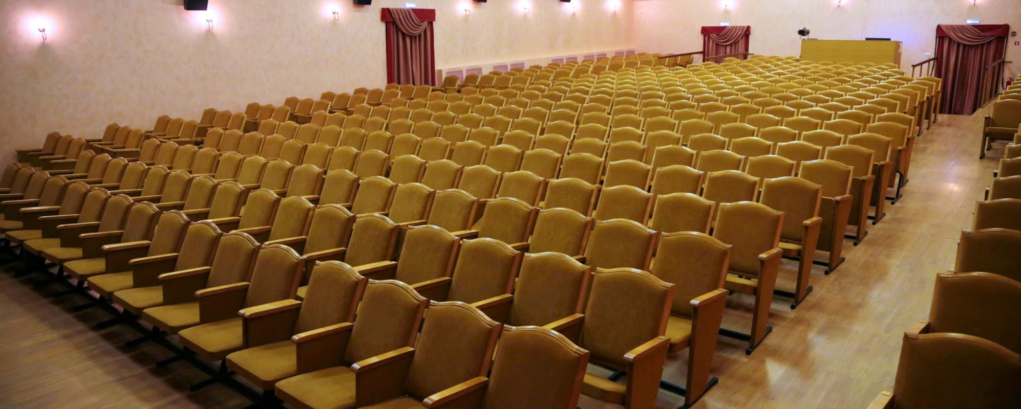 Фотографии концертного зала Кино-концертный зрительный зал ДК Саввино
