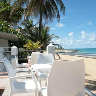 Фотографии гостиницы
The Tryst Beachfront Hotel