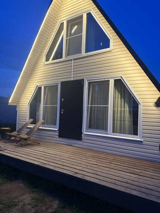 Фотографии Коттеджа 
            Частный дом А-фрейм в самом центре леса