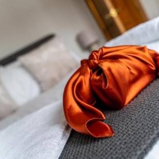 Фотографии гостевого дома
The Salisbury I Self-contained Large Executive House with Great Living Space & Courtyard