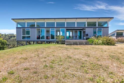 Фотографии гостевого дома 
            Te Whare Kereru - Paroa Bay Chalets