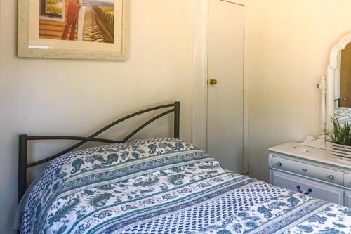 Фотографии гостевого дома
3 Bed 1 Bath Vacation home in West Yarmouth