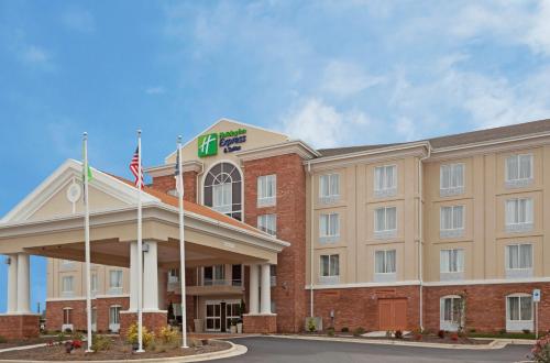 Фотография гостиницы Holiday Inn Express Hotel & Suites Greensboro - Airport Area, an IHG Hotel