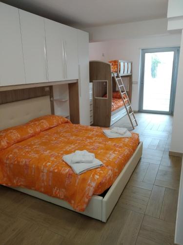 Фотография гостевого дома ORISTANO CAMERA ARANCIO max 3pers,BAGNO,USO CUCINA