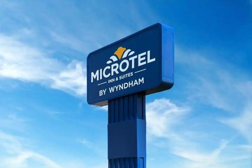 Фотография гостиницы Microtel Inn & Suites by Wyndham Hot Springs