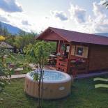 Фотография гостевого дома Cottage La Sierra with JACUZZI